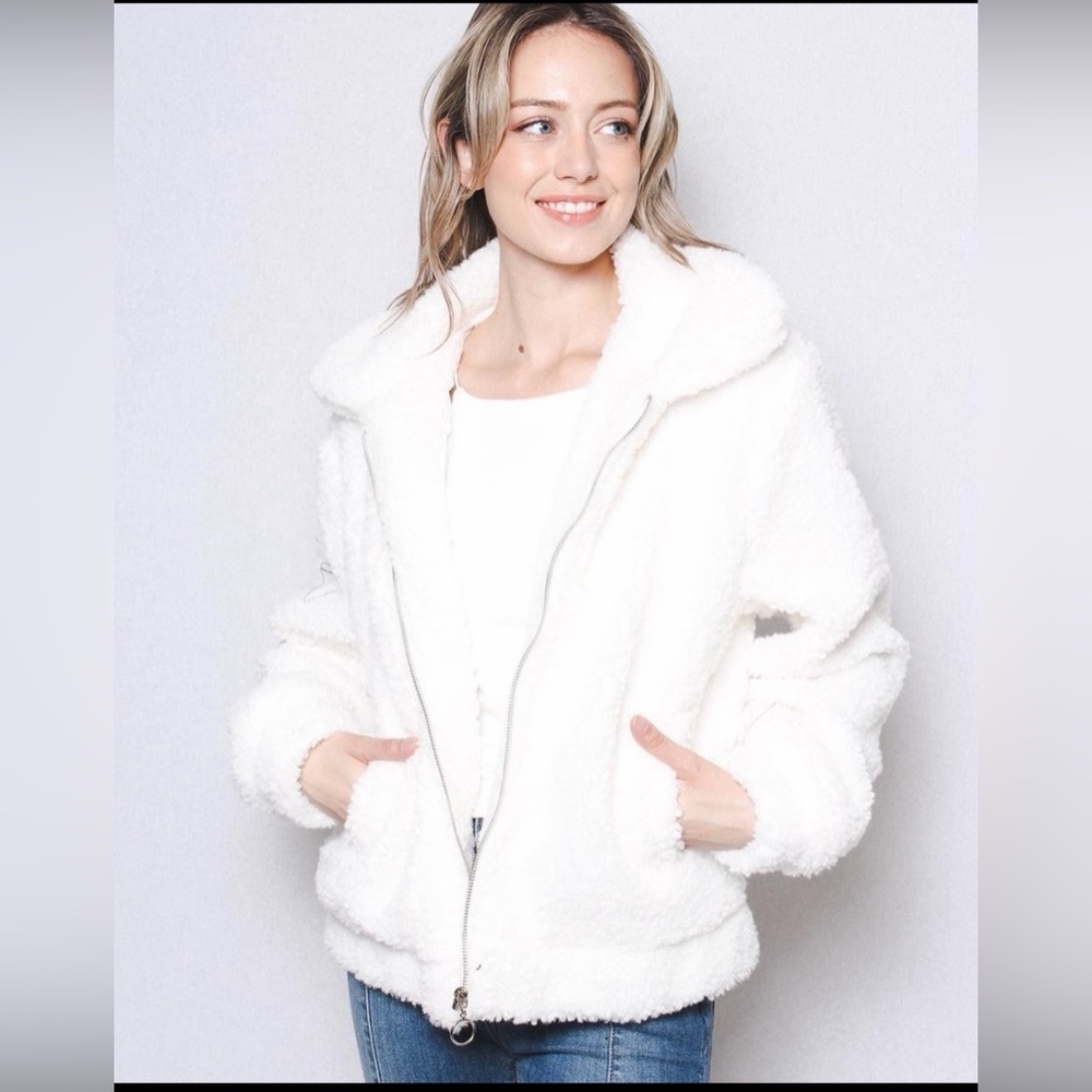 🥳 3 for $10 white  Teddy Jacket
